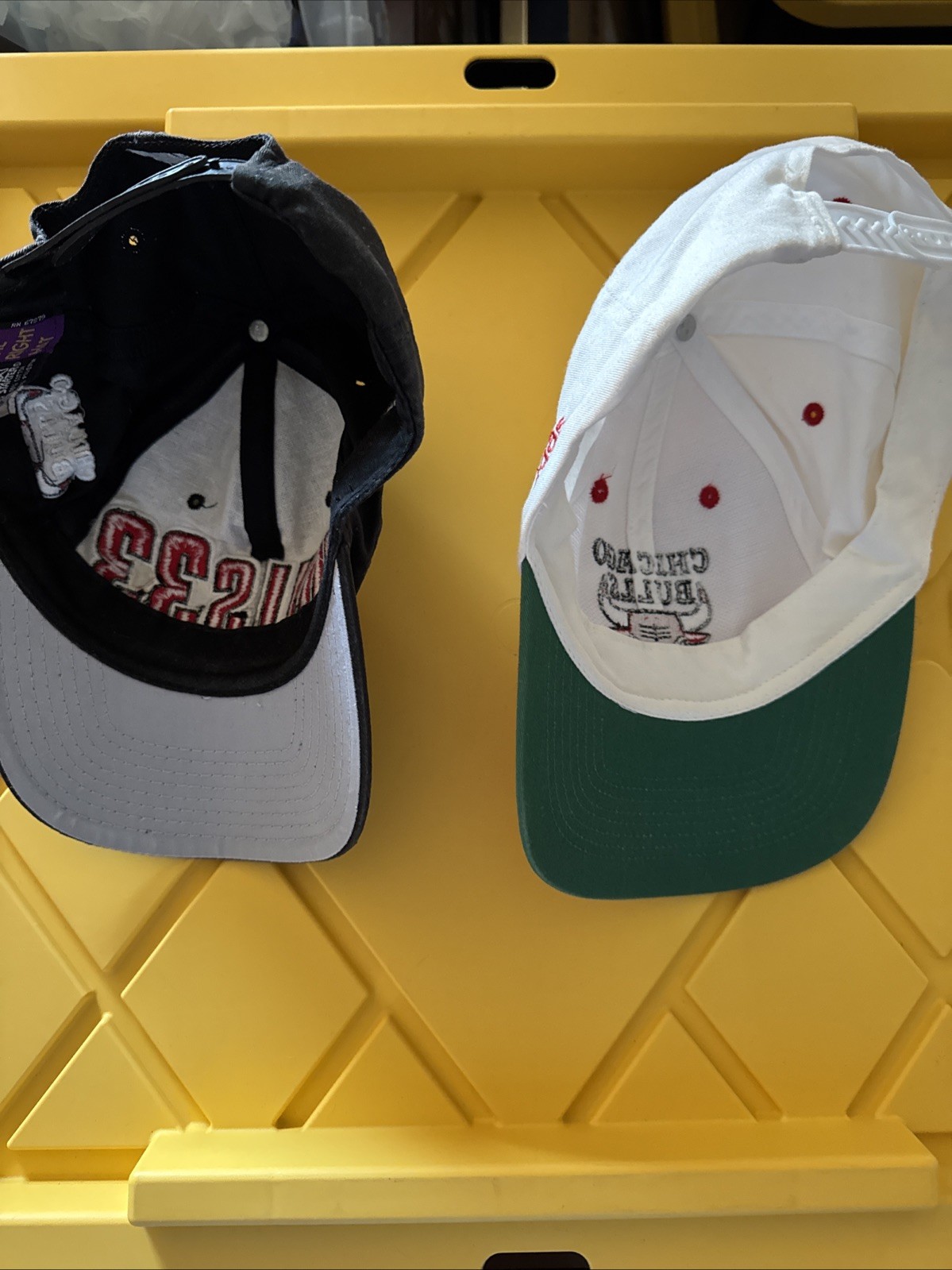 Vintage Lot  CHICAGO BULLS #33 Scottie Pippen Starter Cap 90s & Bulls Adidas thumbnail 2