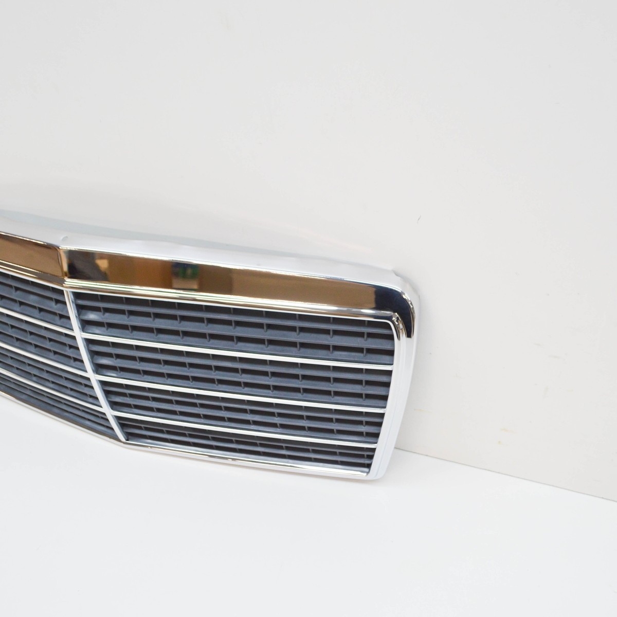 MERCEDES-BENZ E-KLASSE W124 Kühlergrill A1248800983 NEUES ECHTES 