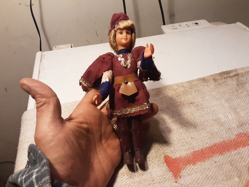 VECCHIA BAMBOLINA ANNI 60-70 IN PLASTICA DURA ALTEZZA 20 CM COSÌ COME IN FOTO - Foto 3 di 11