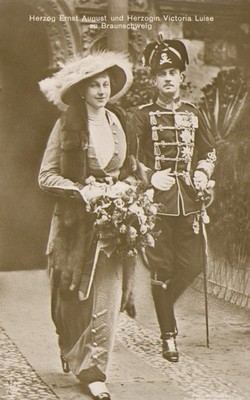 Ernst August, Duke of Brunswick, Duchess Victoria Luise, postcard, nobility