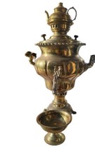 Alter Samowar mit Teekanne