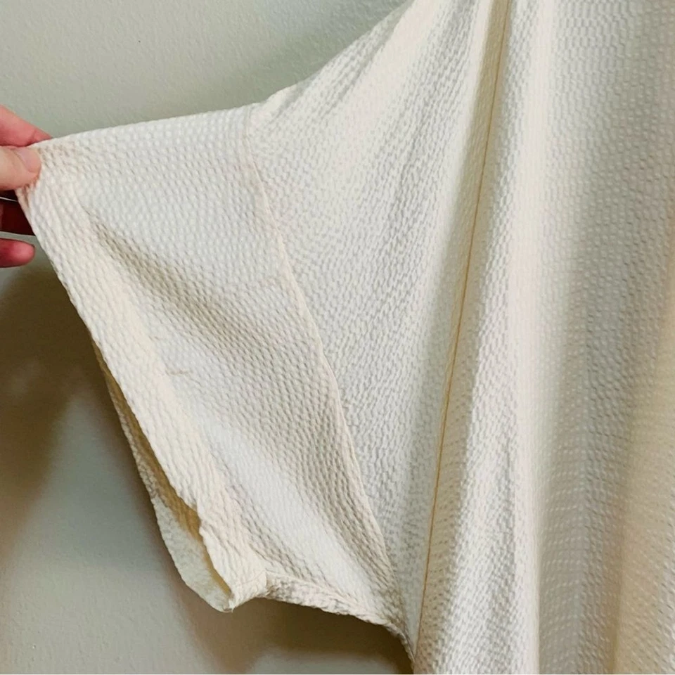 Delicado vestido de noche lencería vintage de seda con textura crema para mujer Foto 3 de 4