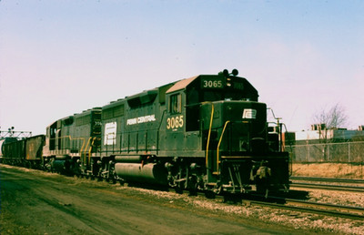 ORIGINAL KODACHROME SLIDE PENN CENTRAL GP-40 #3065 ERIE, PA 13. APRIL 1975