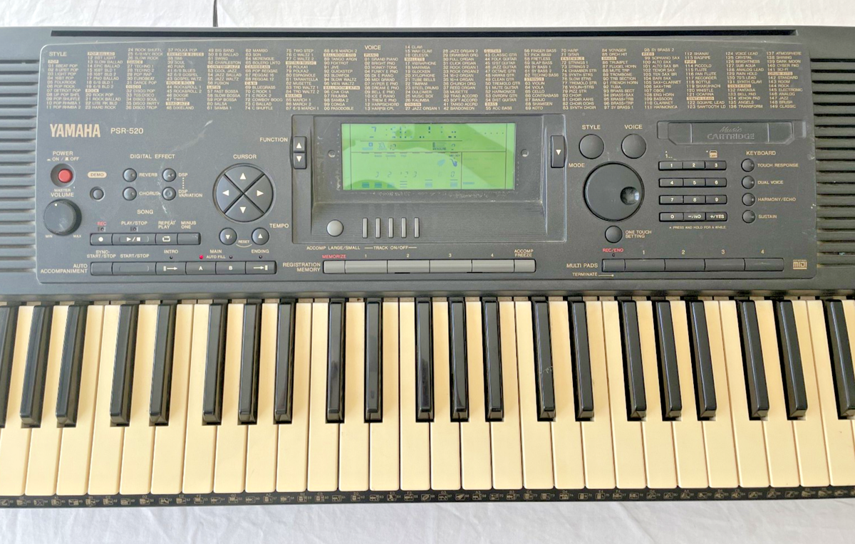 Yamaha PSR-520 61-Key Electronic Keyboard 243 Voices MIDI Built-In