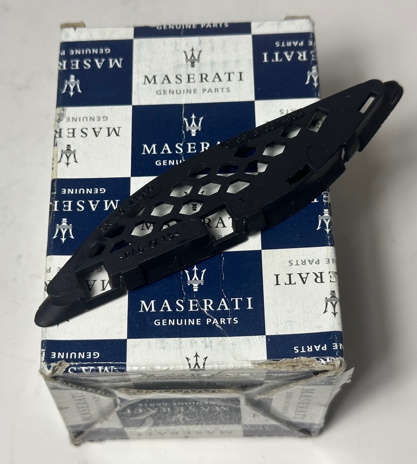 2014-2019 MASERATI LEFT DRIVER SIDE FRONT FENDER VENT GRILL TRIM 670023905 OEM