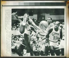 Clippers Cedric Maxwell & Mike Woodson v Suns pic 1986