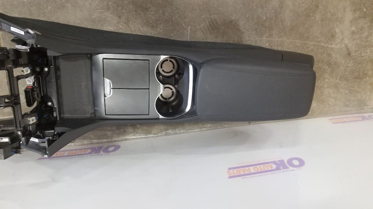 23 2023 MASERATI GRECALE CENTER FLOOR CONSOLE ASSEMBLY BLACK 