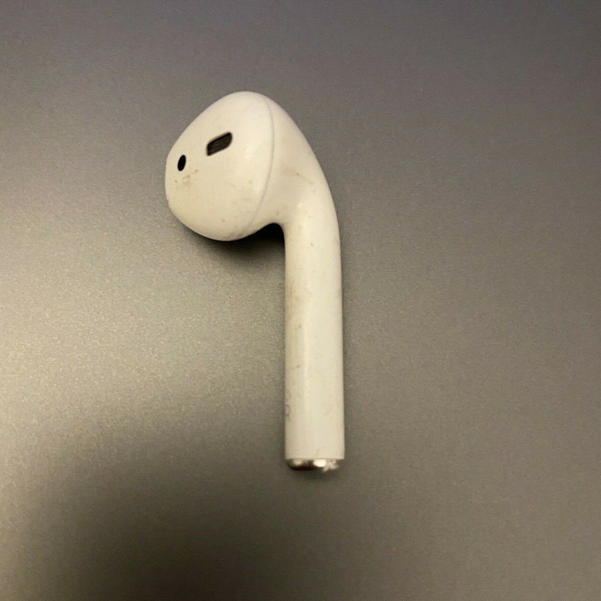 Right Replacement AirPod - 1st Generation - Fair Condition Right Replacement AirPod - 1st Generation - Fair Condition