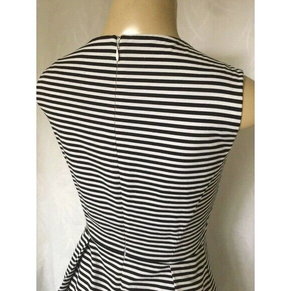 Abito Kate Spade a righe bianco nero aderente e svasato senza maniche mini girocollo XS 2
