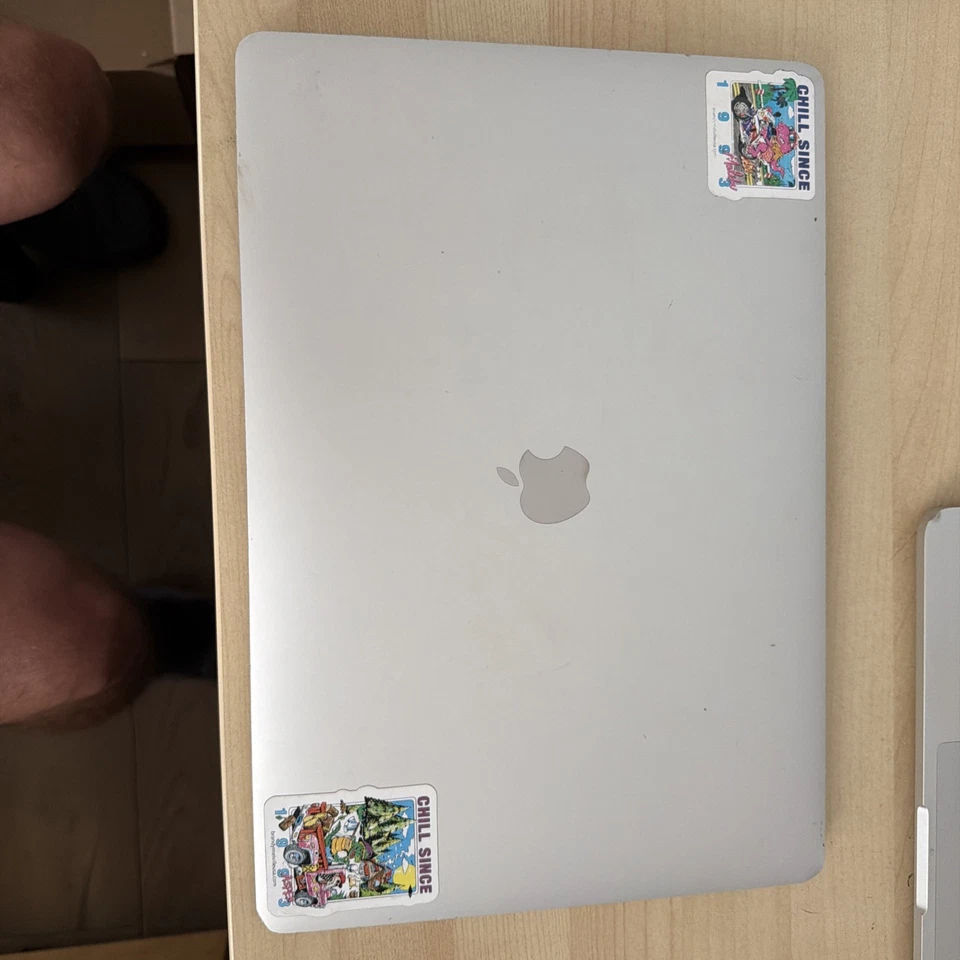 Apple MacBook Pro A1707 15" i7 7th Gen 16GB RAM 256GB SSD Grade C RU - Image 3 of 4