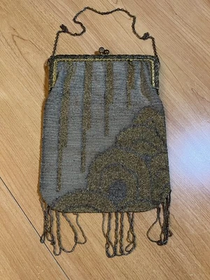 Sac à main de soirée ancien en maille métallique à franges début XXe siècle - Photo 1/4