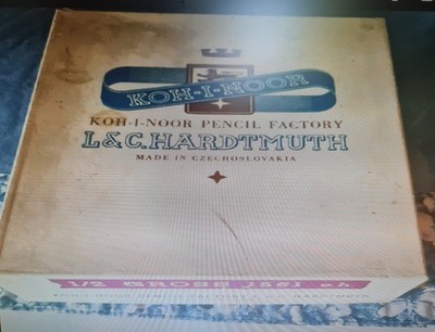 Historische Koh-I-Noor L.&C. Hardtmuth Box Zum Verkauf steht eine historische Or