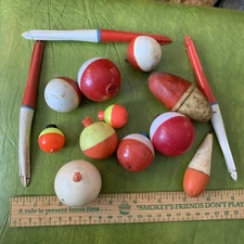 Huge SELECTION OF VINTAGE  PLASTIC FISHING FLOATS Frabill USA Multi Colors