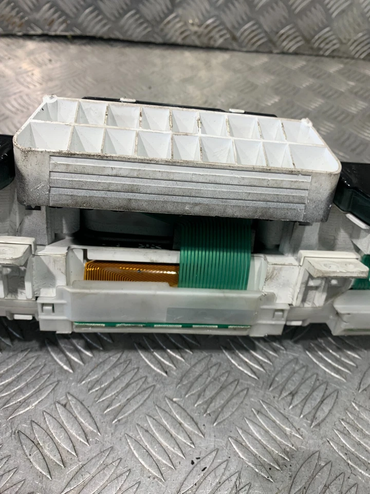 2004 LEXUS GS300 SPEEDOMETER INSTRUMENT CLUSTER #2 - Image 4 of 4