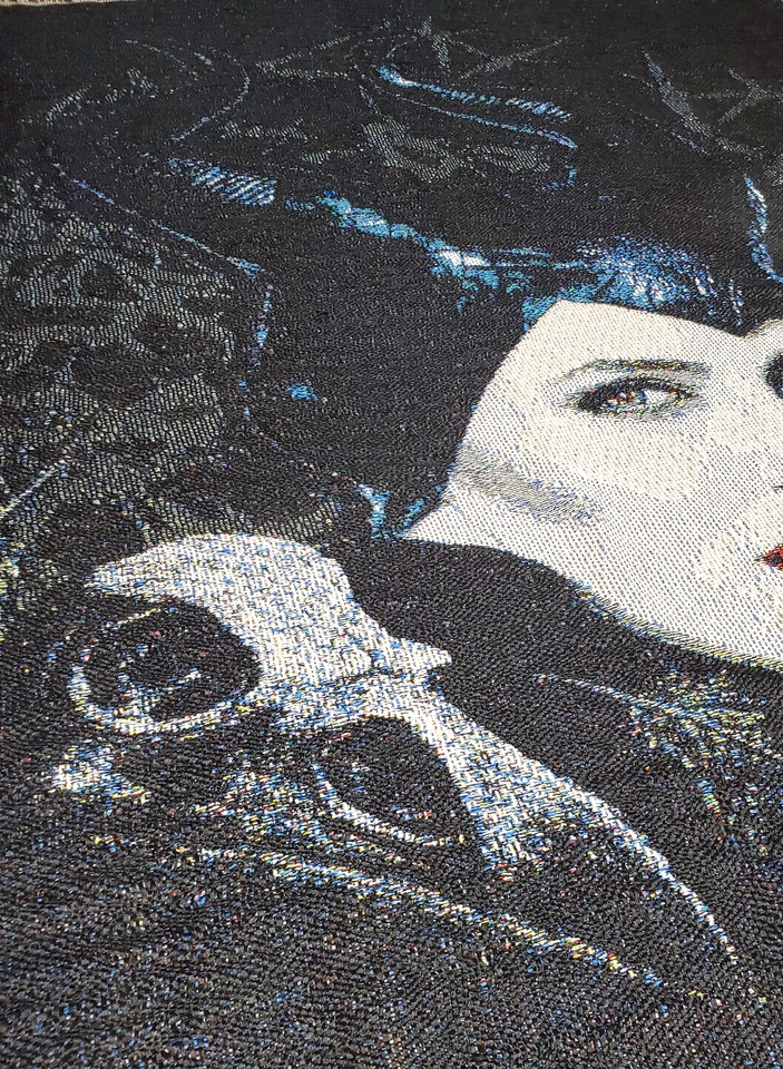 Manta de tapiz tejida Maléfica villanos de Disney 48”X60” Angelina Jolie Foto 4 de 4