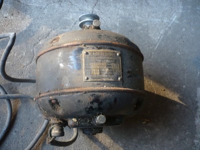 Antique  electric Motor Emerson 1/8 horsepower works and runs needs new cord fre
