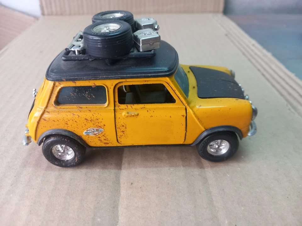 MINI MINOR COOPER  RALLY NACORAL 1:24 MADE IN SPAGNA - Immagine 2 di 4
