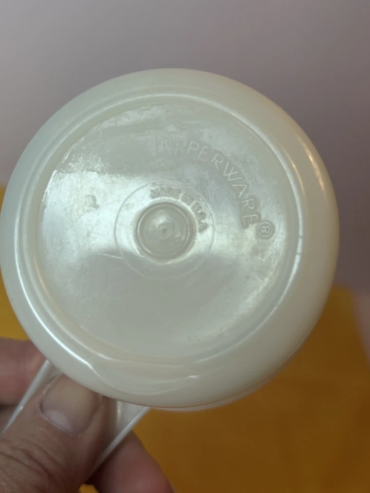 Tupperware Vintage White 1 Cup Measuring Cup - Image 3 of 3