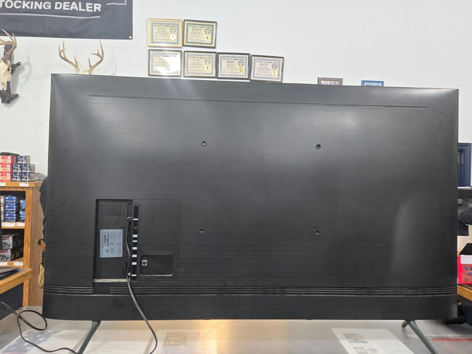 FOR PARTS ACCEPTING OFFERS Samsung UN65TU7000FXZA 65" 4K LCD Smart TV - Image 2 of 2