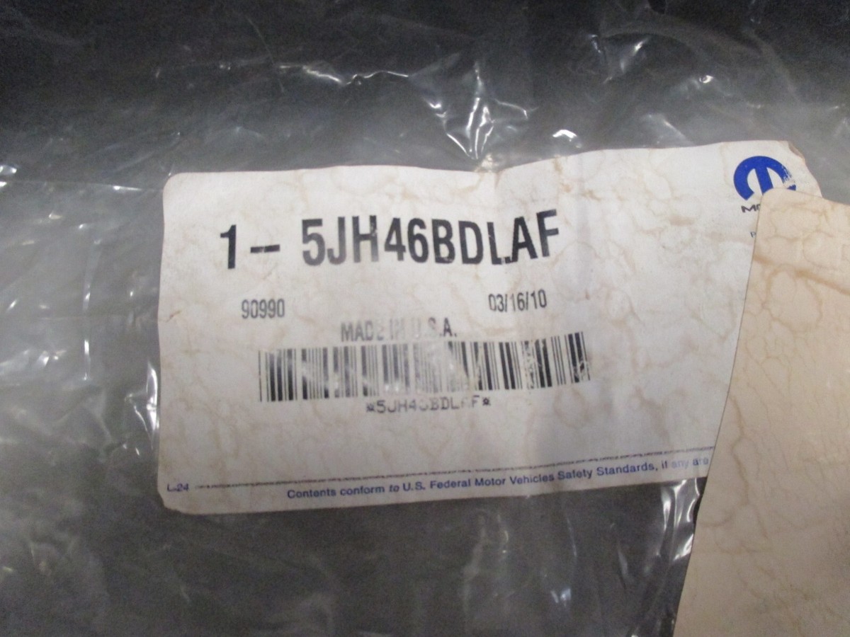 NOS Mopar Right Fender Wheel Opening Applique Jeep 2005-2006