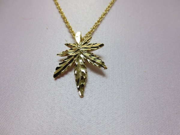 Alternate view of Gold Plated Pot Leaf Charm &18" 14kt Gold Plated Rope Chain Set- 116