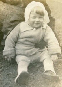 NT203 De Colección foto sonriente Abrigo y Sombrero de Bebé en, mamá  sosteniendo en C temprano década de 1900 | eBay