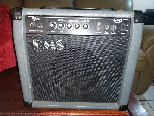 bass guitar amp speakers