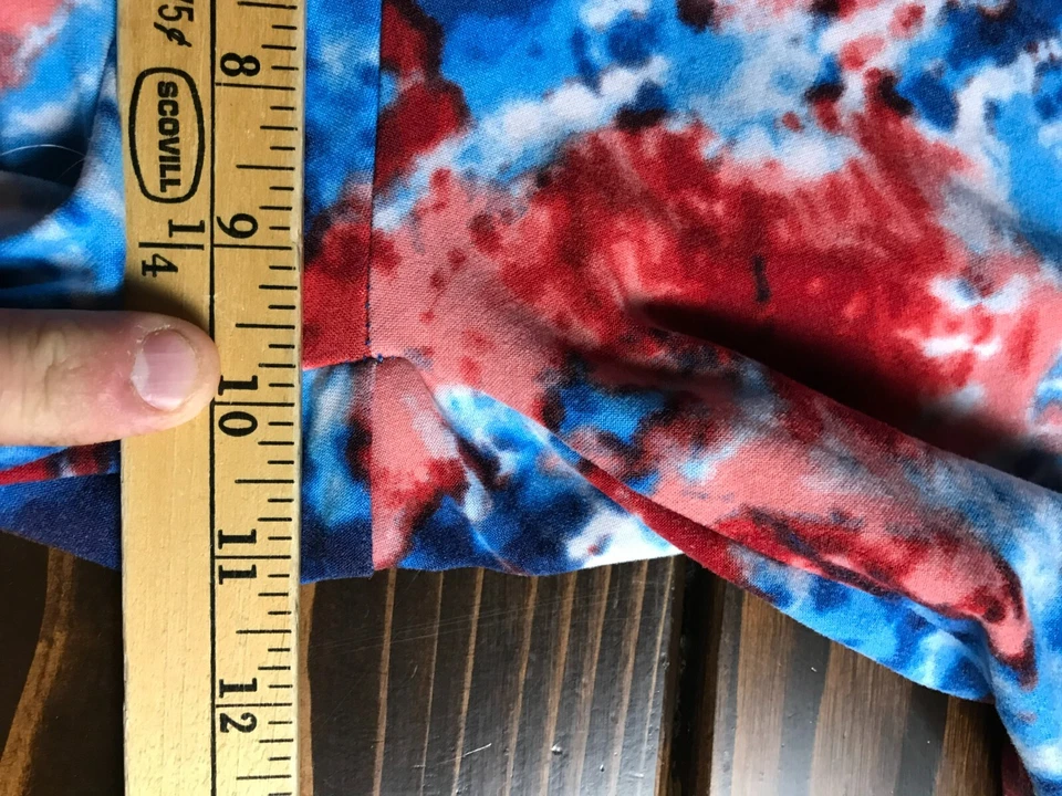 Shorts Bobbie Brooks, Feminino Tamanho Grande, Azul Branco Vermelho, Tie Dye, Lounge/Sleep - Imagem 4 de 4