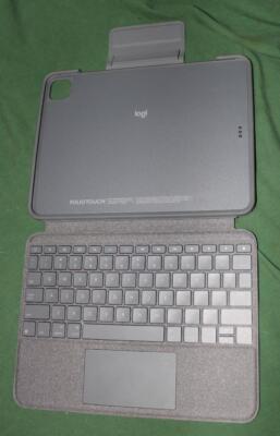 11  Folio Touch for iPad Pro, Generations 1-4, model number YU0043, mint