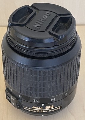 Nikon DX Zoom-Nikkor AF-S  18-55 mm 3.5-5.6 VR Objektiv - Schwarz