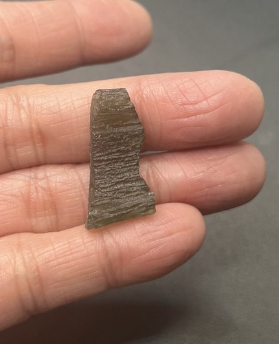 Moldavite/Tektite 2,4 g (12,5 ct) AUTENTICO/ORIGINALE dalla Repubblica Ceca - Foto 7 di 18
