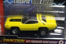 1971 Plymouth Road Runner Yellow X Traction Flame Throwers HO Auto World SC366-4