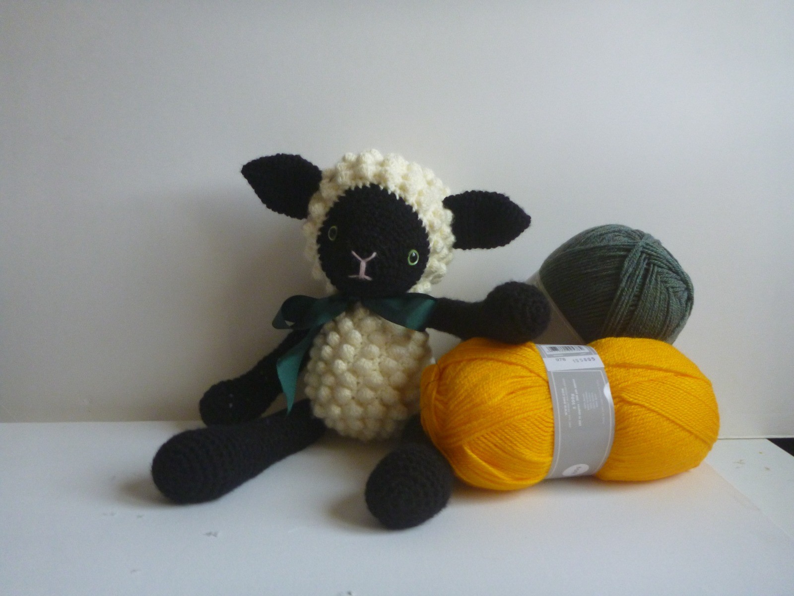 Amigurumi pompon le mouton en kit crochet DIY blanc pour débutant