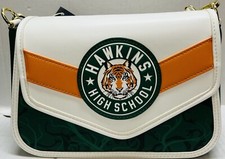 Bolso Bandolera Loungefly NFX Stranger Things Hawkins High School (NFXTB0045)