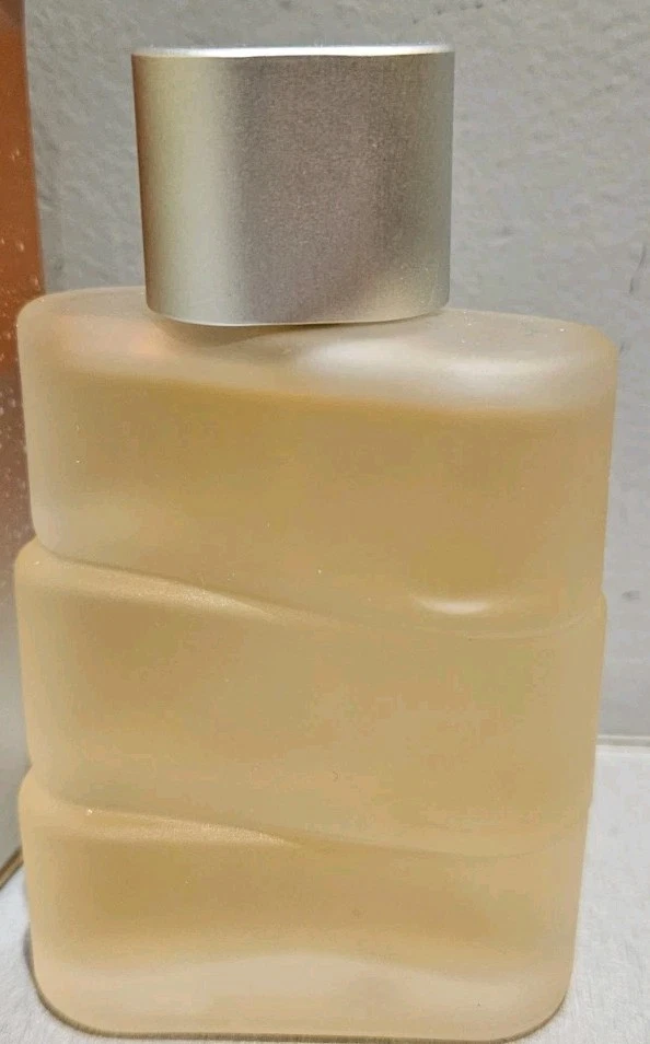 Pierre Cardin Pour Femme Winter Edition Eau de Toilette spray 2,5 fl. OZ.  - Imagem 3 de 4