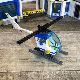 LEGO CITY Police Station (60141) Complete Set & Minifigs No Box or Instructions