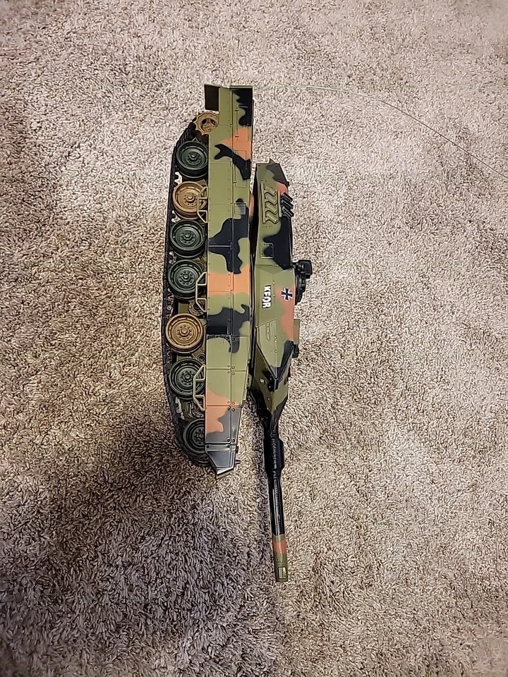 RC Battle Tank 1/24 Scale Real Action German Leopard 2A6 Bad Battery - Image 2 of 4