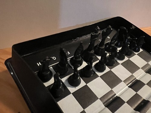 Vintage magnetisches stehendes Schachspiel komplett - Bild 4 von 7