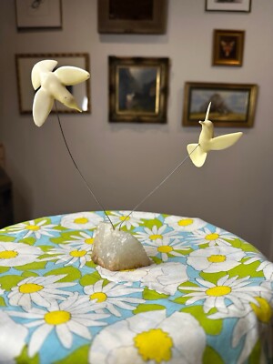 VTG MCM Flying Hummingbirds Quartz Base Kinetic Art Sculpture Mid Century 9''