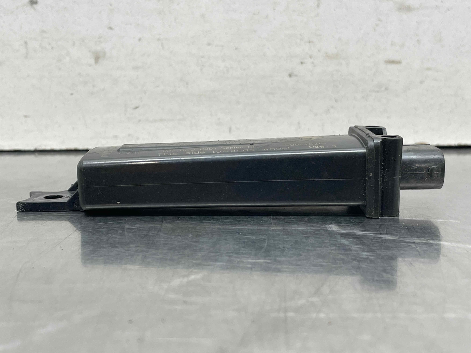 2009 Maserati Quattroporte OEM Tire Pressure Control Module TPMS 224562 30042824