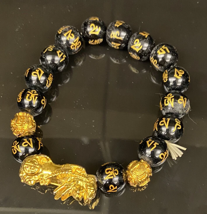 Amazon.com: RIOSO Feng Shui Good Luck Bracelets for Men Women Obsidian Bead  Dragon Lucky Charm Bracelet Pixiu Pi Yao Attract Wealth Money Feng Shui  Jewelry: Clothing, Shoes & Jewelry