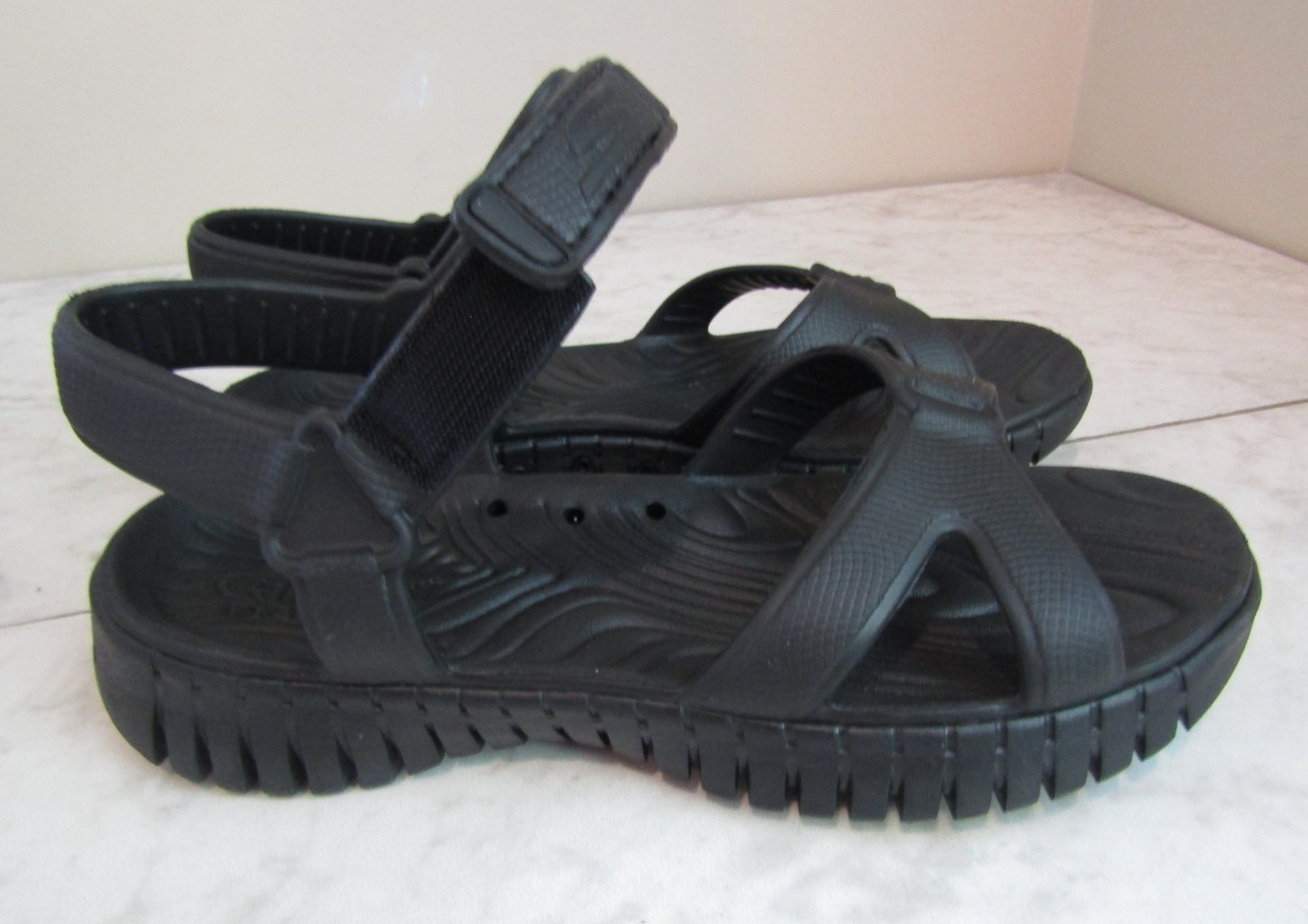 Skechers Cali Gear Black Rubber Strappy Sandal Shoes Women's Size 6