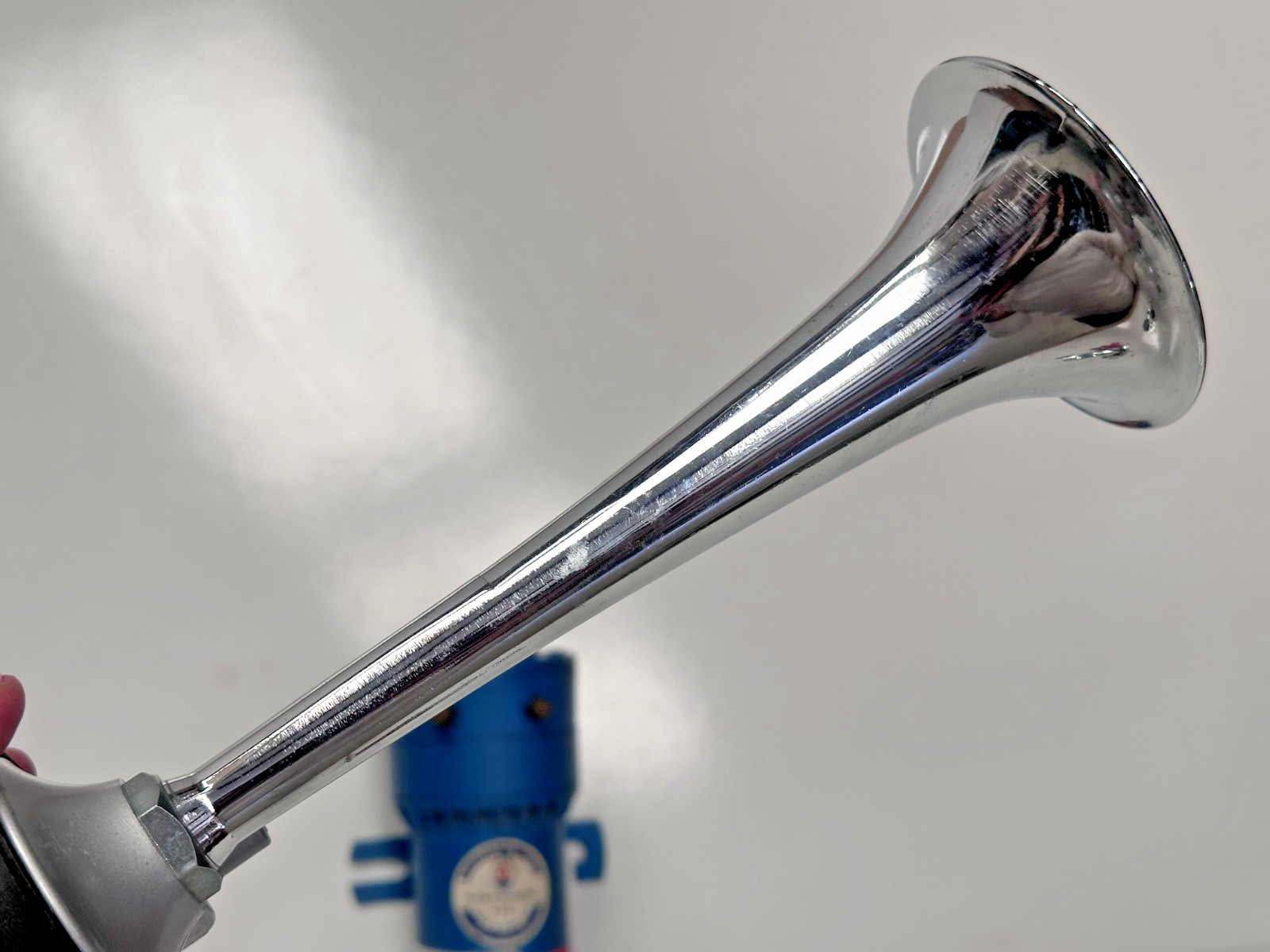 Vintage Maserati Musical Air Horn BMW MGB Alfa Romeo Call to the Post Working !!