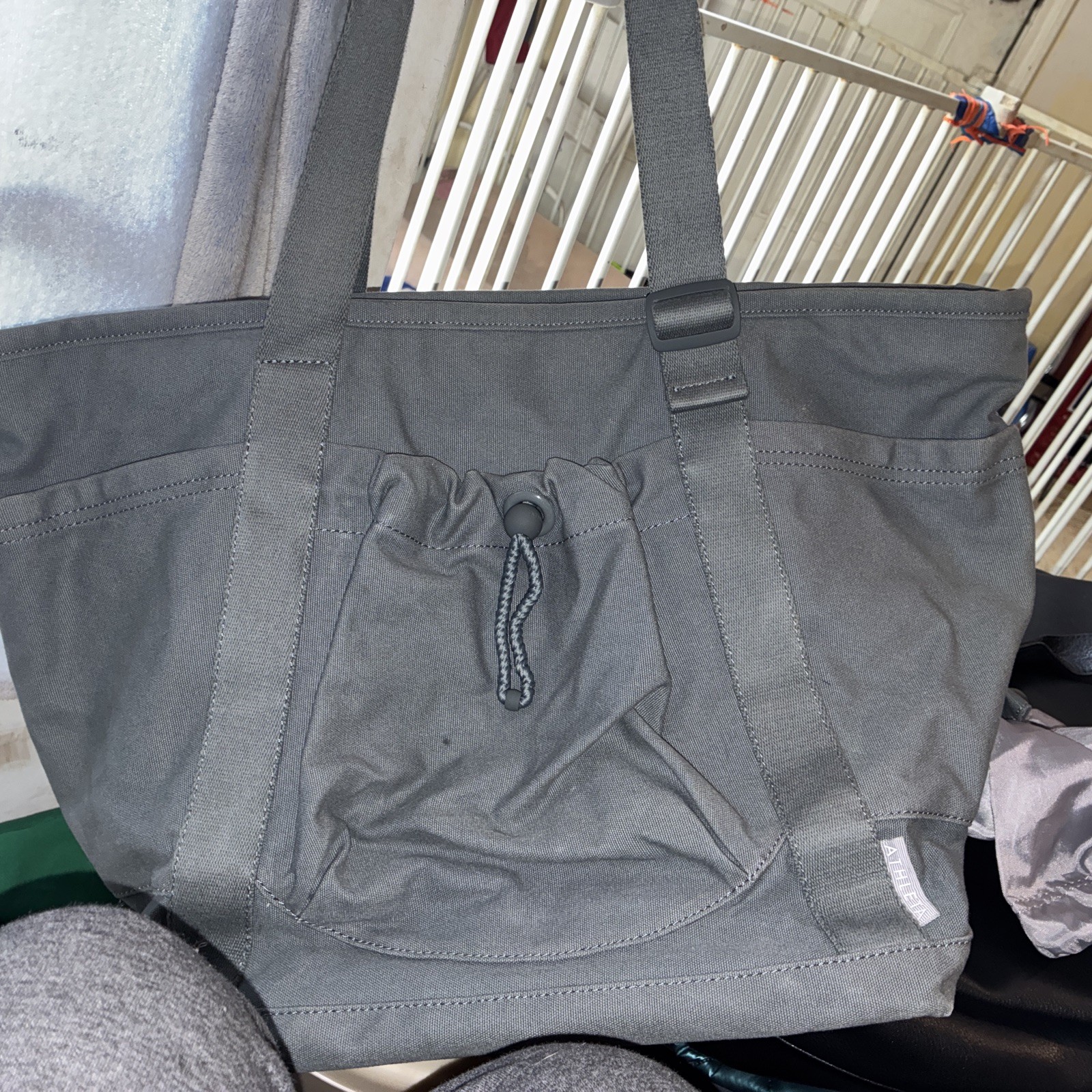 LARGE Athleta GRAY COTTON SHOULDER BAG ZIP TOP TRAVEL GYM CARRY ALL BAG TOTE