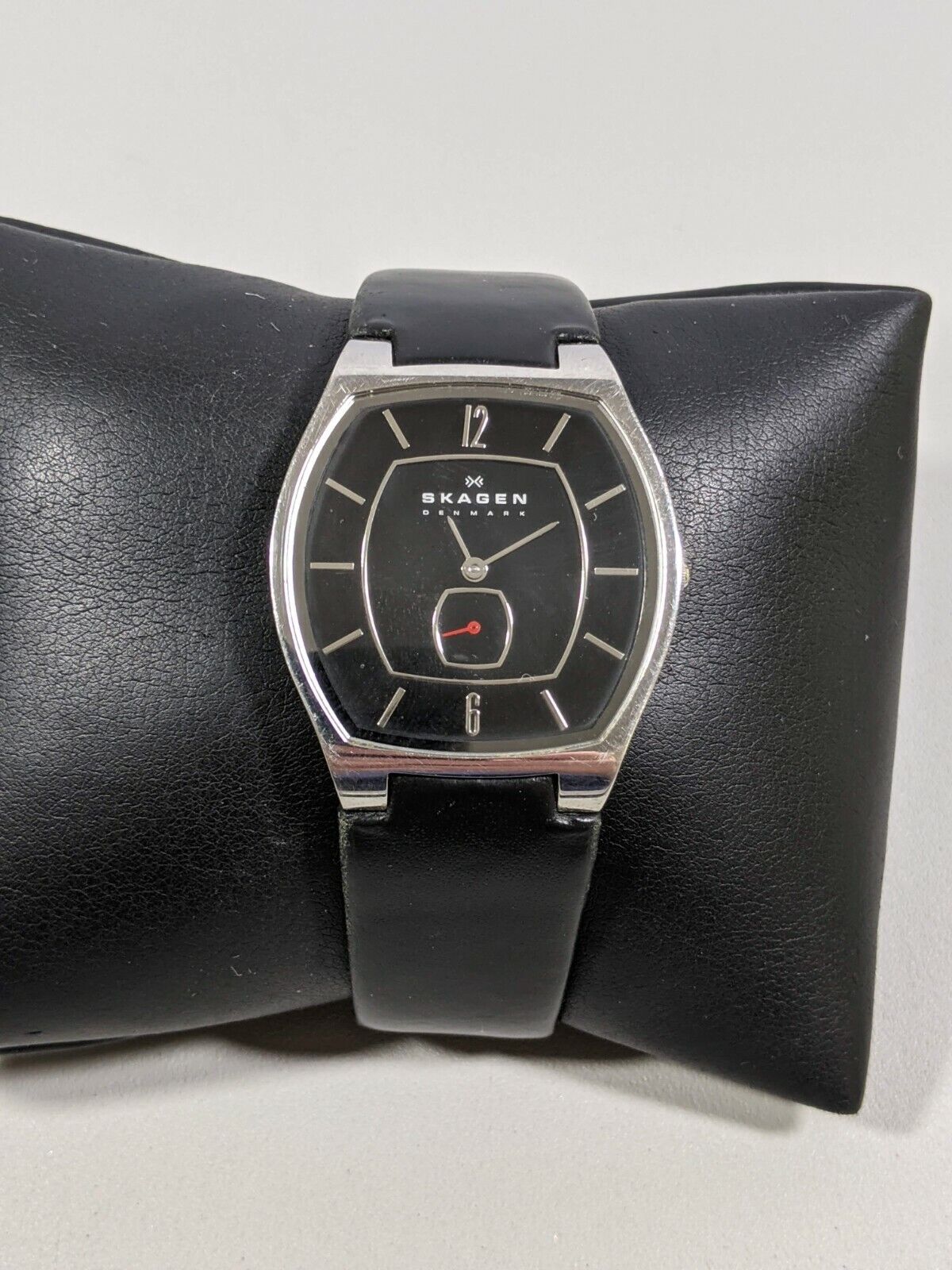 Skagen Denmark Swiss Parts Slim Case Black Dial Silver Tone Leather Band Watch 