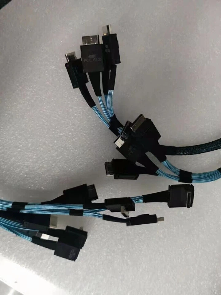 Intel AXXP3SWX08080 аксессуар 8Port PCI Express Gen3 переключатель AIC 8 x NVMe + кабель - Изображение 2 из 4