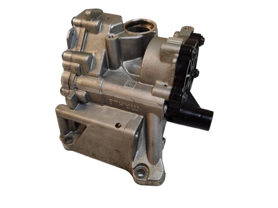 2017-2020 BMW 430I 330I F30 F36 ENGINE MOTOR OIL VACUUM PUMP OEM - Image 2 of 4