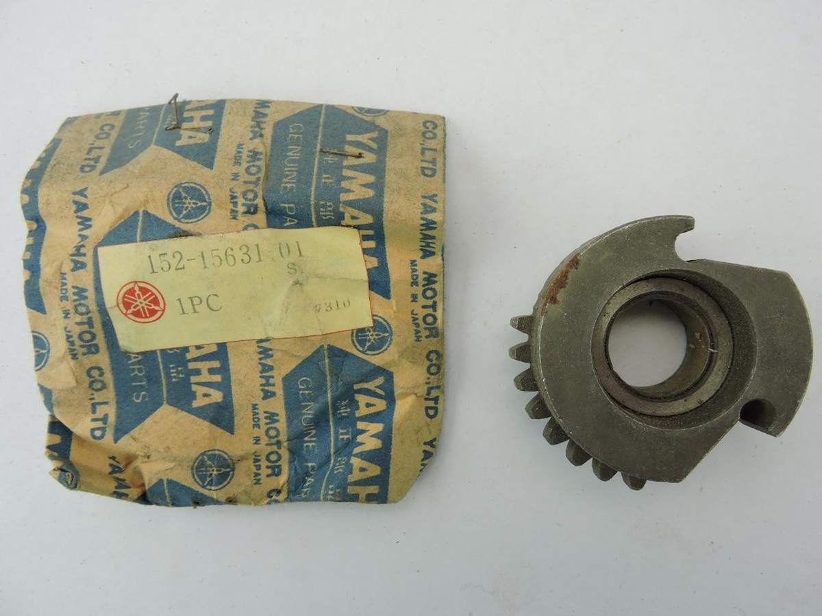 152-15637-01 NOS Yamaha K/S Pinion Gear DS6 YDS5 YM2C Y385