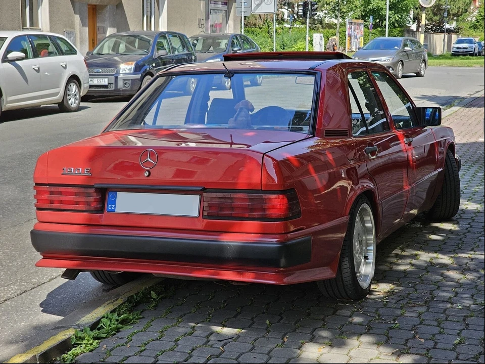 Parachoques trasero alerón cenefa paracoques (se adapta a Mercedes Benz W201 190 y AMG) Foto 2 de 4