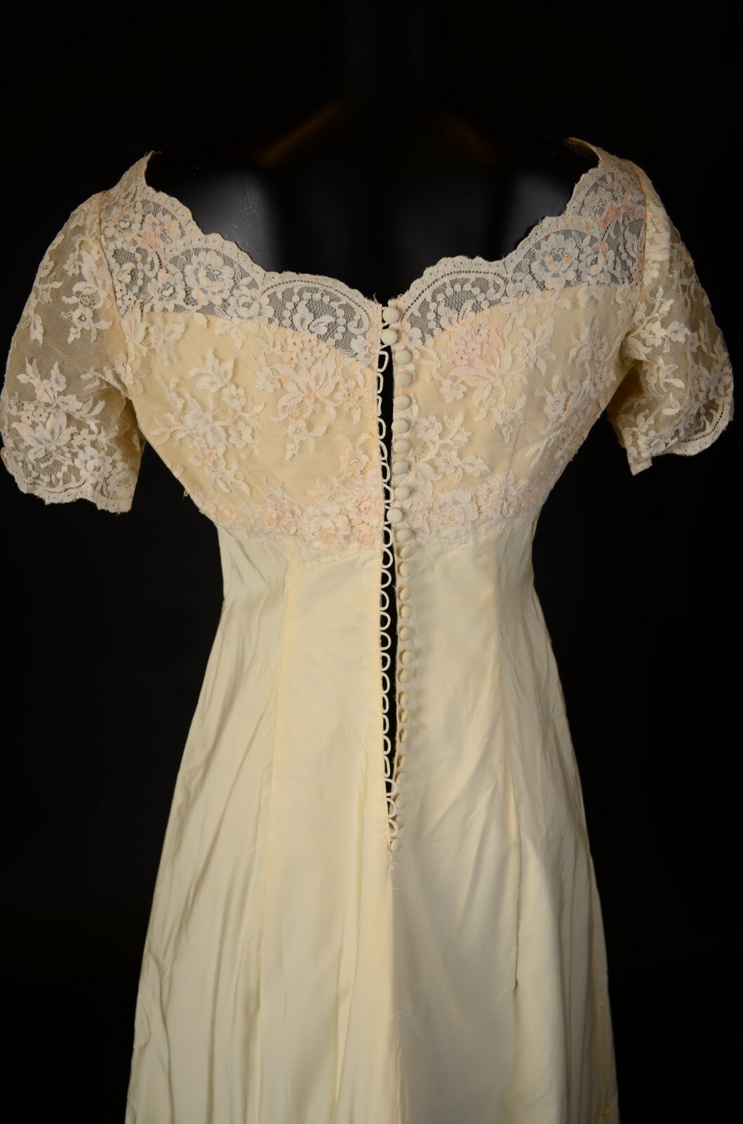 Union Made Vintage 1960s Ivory Lace Bodice Wedding Dr… Gem